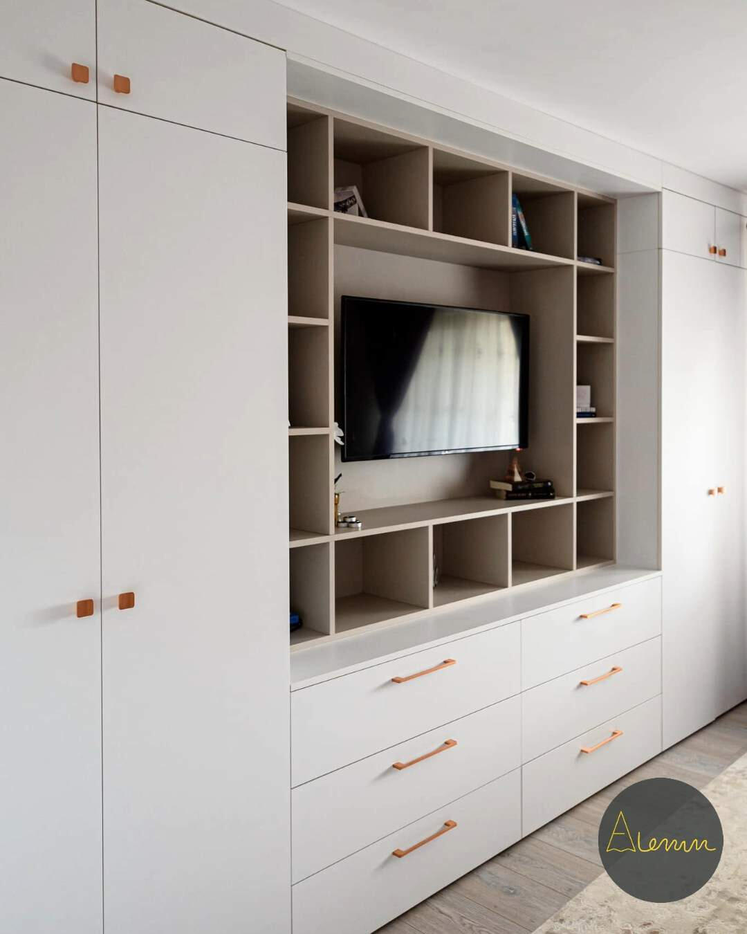 poza cu o mobila la comanda Brasov