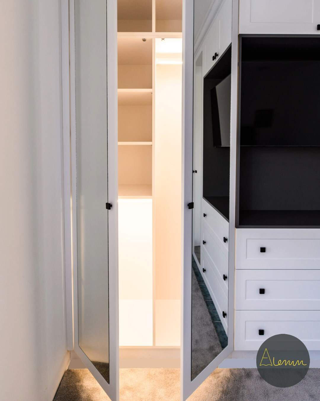 poza cu o mobila la comanda Timisoara