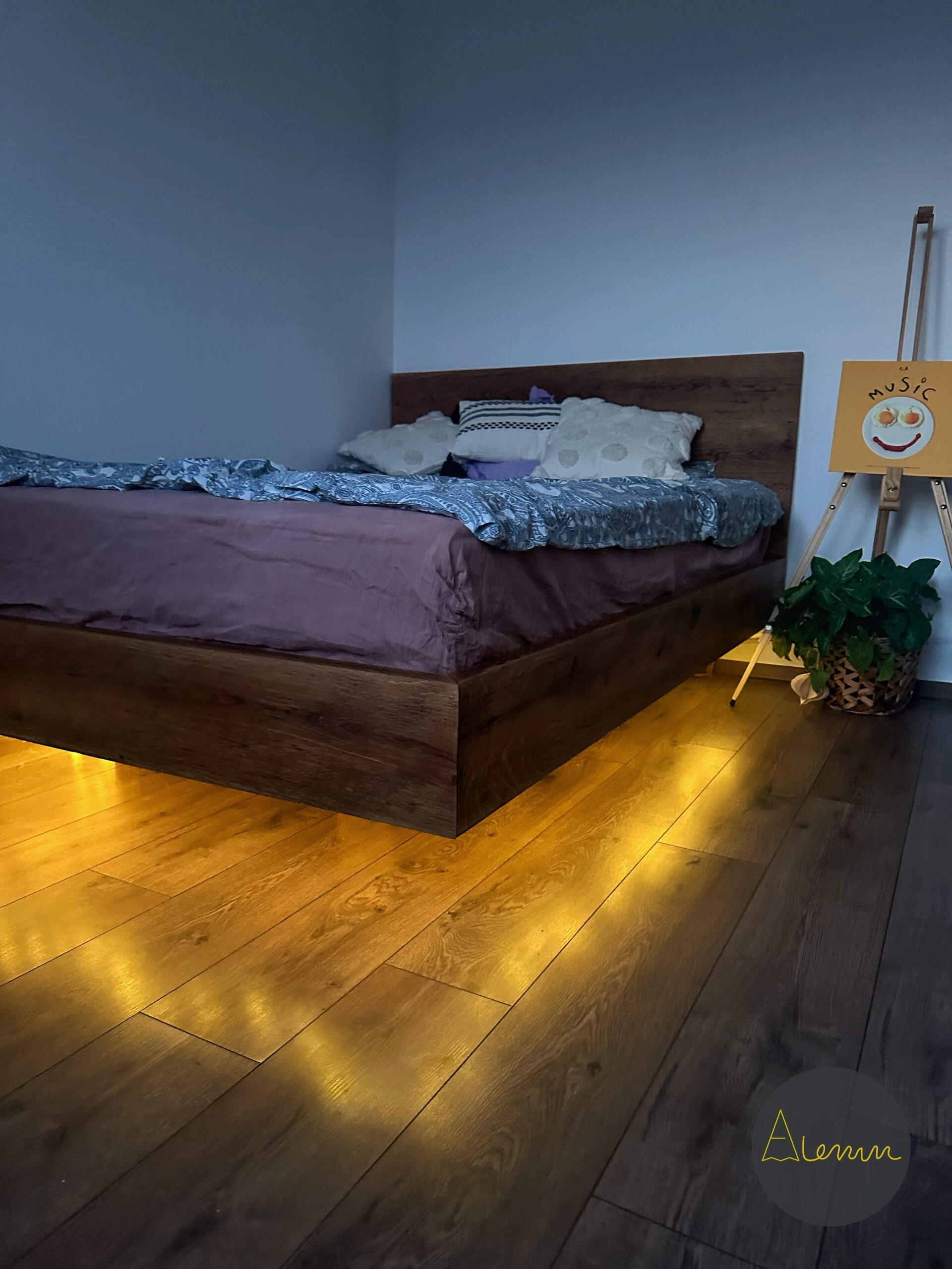 poza cu mobila lemn masiv