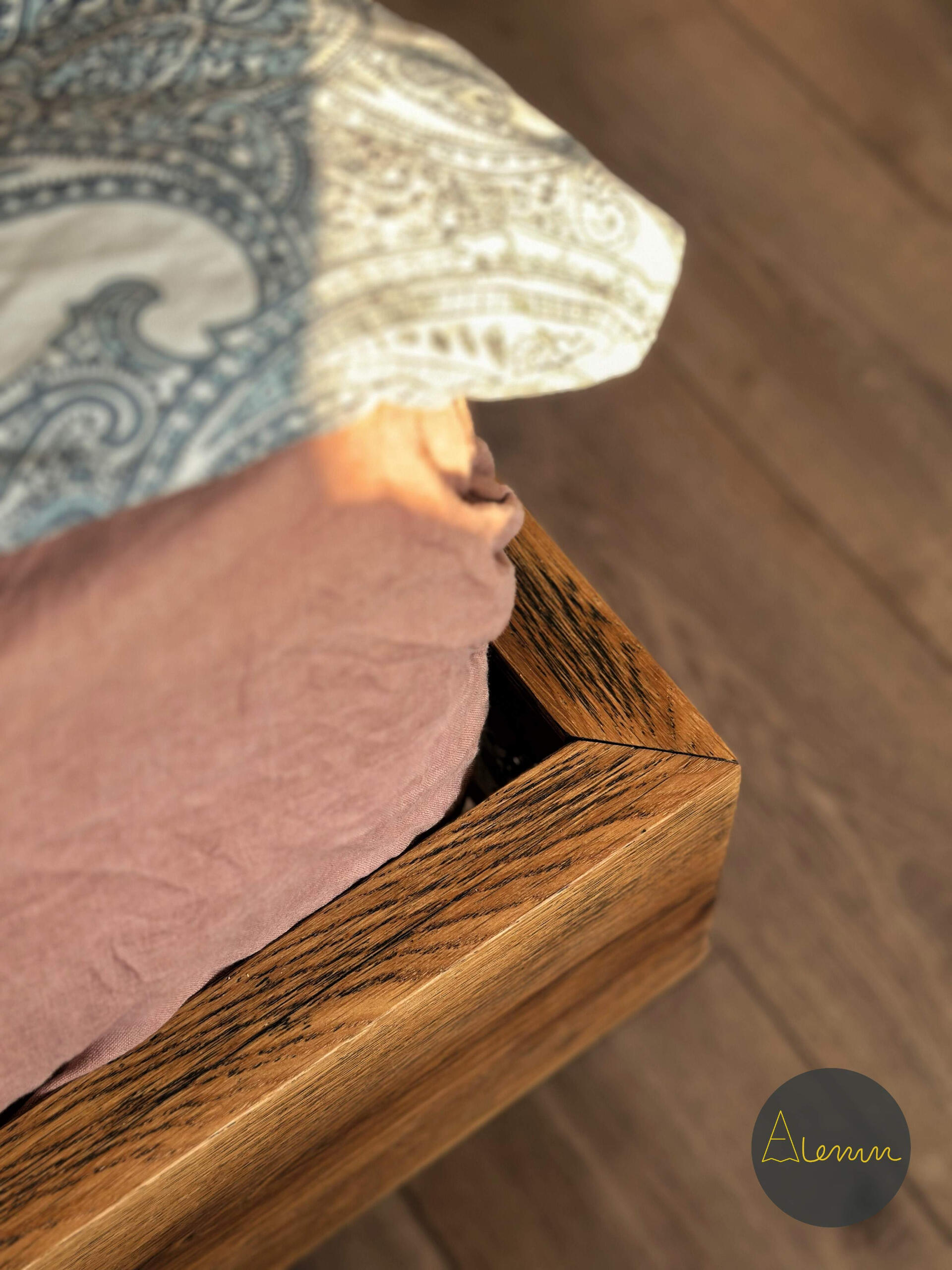 poza cu un Pat Tapitat realizat pentru Timisoara