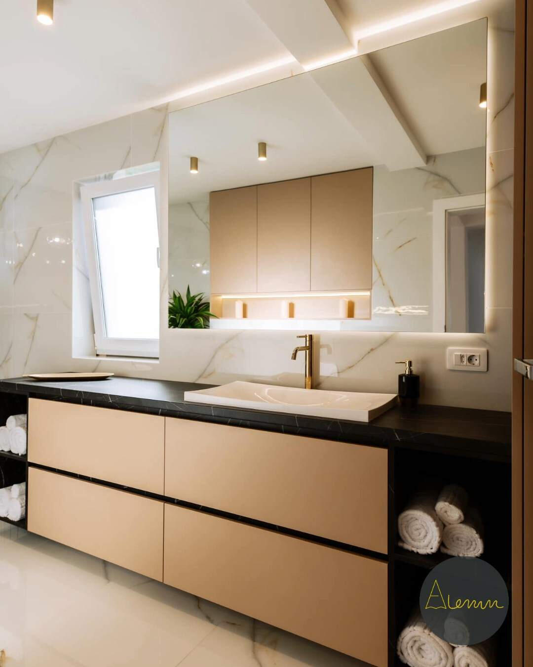 poza cu o mobila la comanda Baia Mare